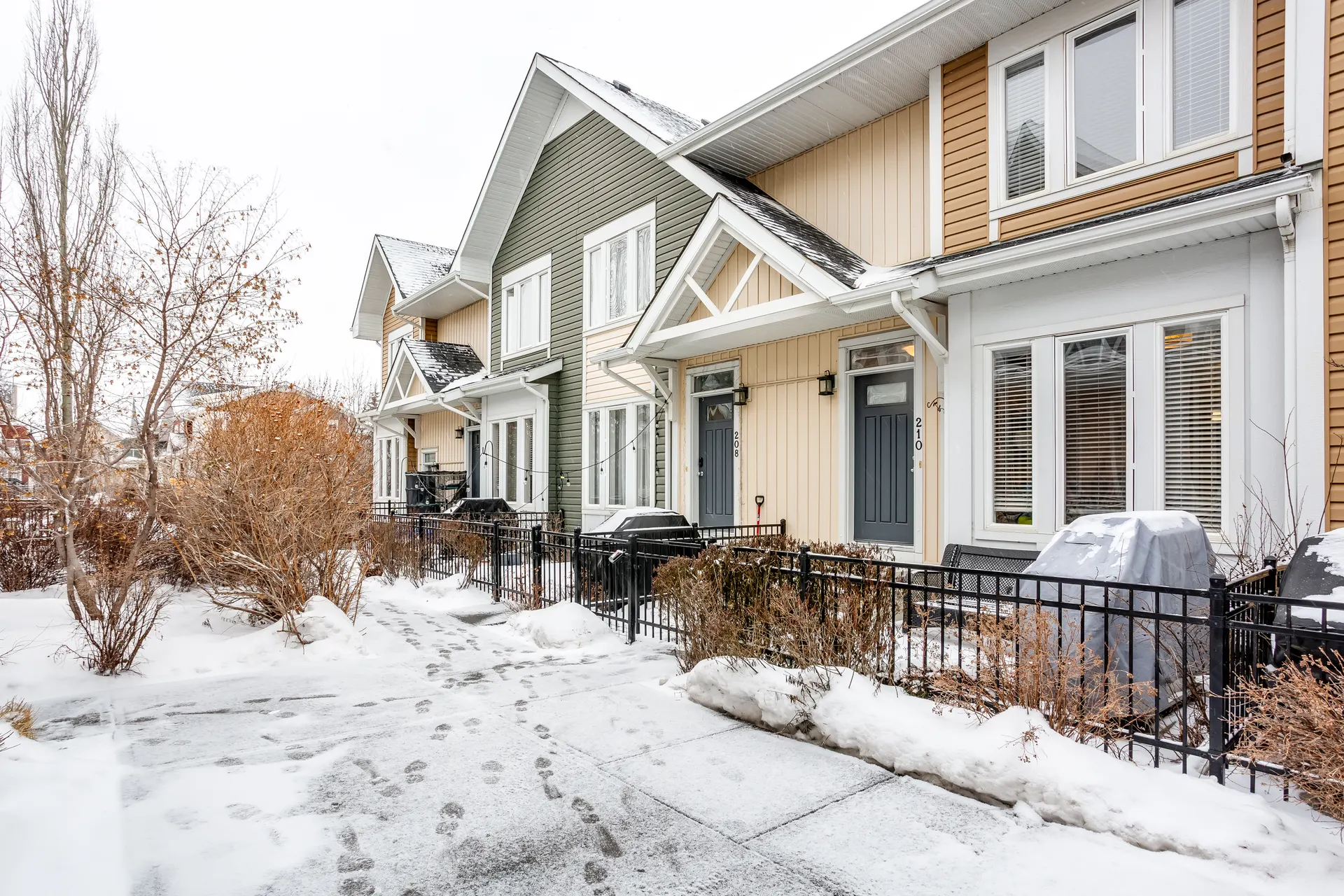 Street-facing townhome entries with small front yards in Auburn Bay